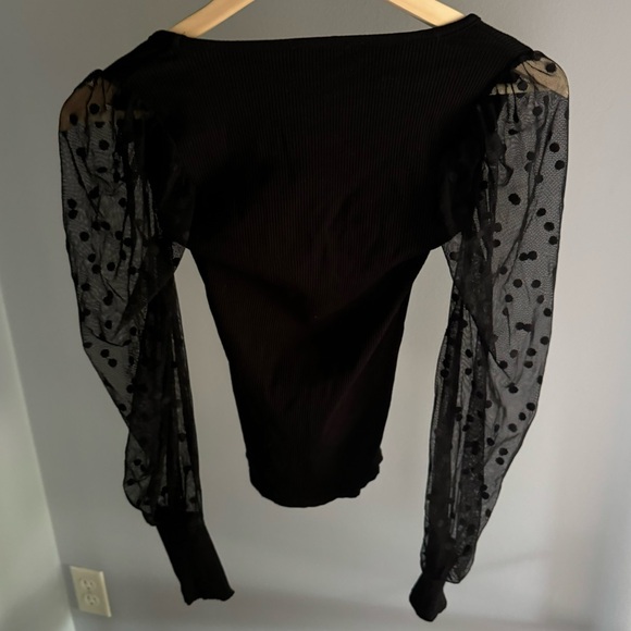 NWT Francesca’s Alexa Clip Dot Knit Top XS - Picture 3 of 5